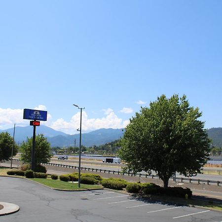 Americas Best Value Inn Phoenix Medford Extérieur photo