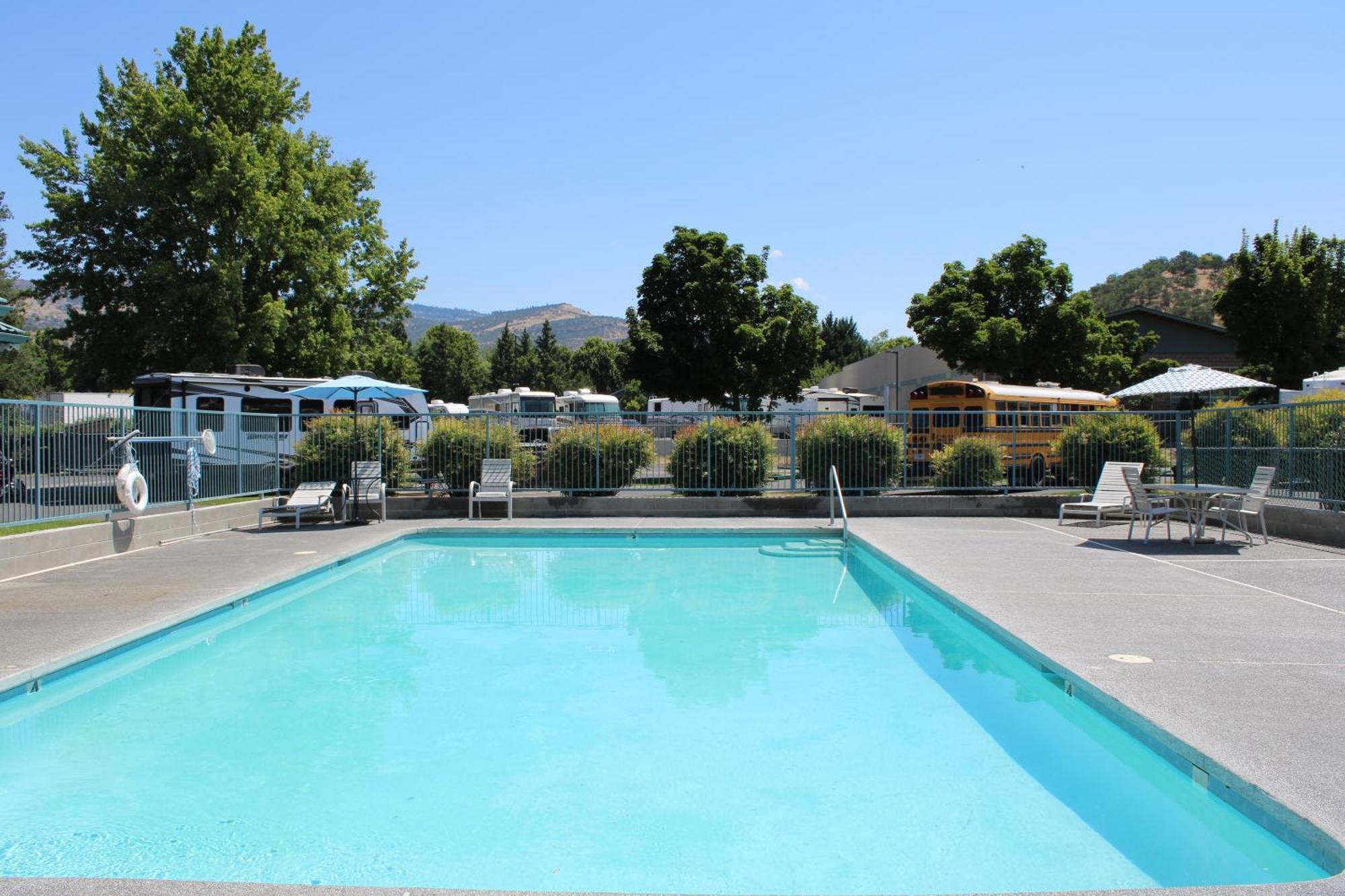 Americas Best Value Inn Phoenix Medford Extérieur photo