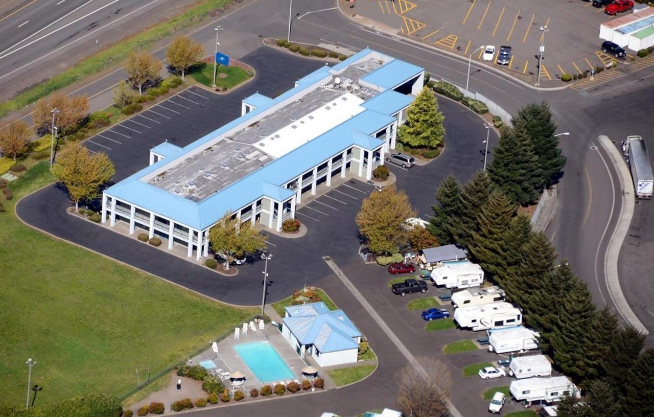 Americas Best Value Inn Phoenix Medford Extérieur photo